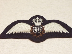 RAF pilot QC tunic badge - Click Image to Close