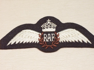 RAF pilot KC tunic badge - Click Image to Close